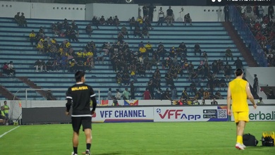 Bị xử thua 0-3 vẫn không quay lưng, CĐV Malaysia khiến tất cả nể phục