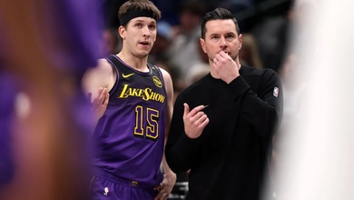 HLV JJ Redick xoay trục chiến thuật, trao lại "vương trượng" cho LeBron James