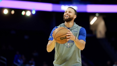 HLV Steve Kerr: "Stephen Curry là gương mặt đại diện vĩ đại nhất lịch sử NBA"