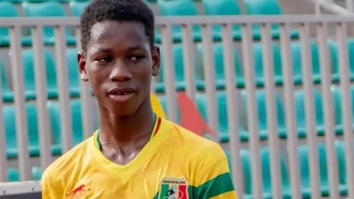 Cuộc chiến công khai mới giữa Barcelona và PSG cho tài năng người Mali