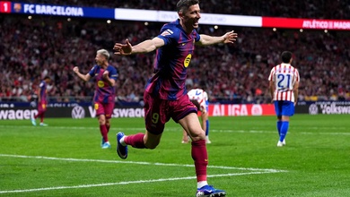 Lewandowski vượt qua thành tích của Stoichkov với 118 bàn thắng cho Barcelona