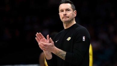 Bị tố ép Doncic và Reaves nén đau thi đấu dẫn đến chấn thương, HLV JJ Redick nói gì?