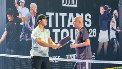 Andre Agassi và Ben Johns lập kỷ lục Guiness về trận pickleball cao nhất thế giới