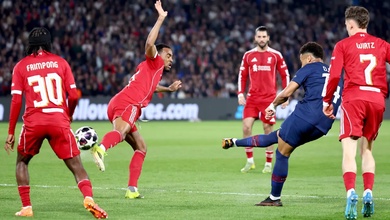 HLV Slot thừa nhận Liverpool may mắn khi chỉ nhận 2 bàn thua