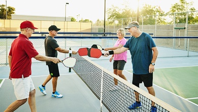 Thoát vị đĩa đệm có nên chơi pickleball? Góc nhìn từ chuyên gia cơ xương khớp