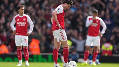 Thua trên sân nhà, Arsenal bị giáng một đòn mạnh trong cuộc đua vô địch