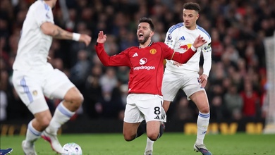 Hành động của Bruno Fernandes khi Leeds ghi bàn khiến CĐV MU trút giận