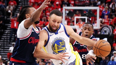 Bùng nổ ghi 35 điểm, Stephen Curry đưa Warriors tiến thêm một bước tới vòng NBA Playoffs