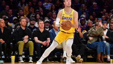 Rực sáng với 27 điểm, Luke Kennard sánh ngang kỷ lục của các huyền thoại Lakers
