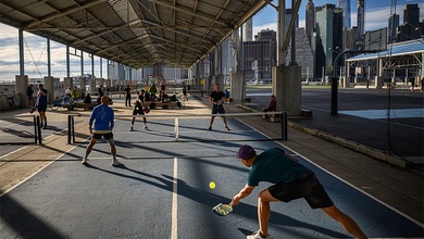Pickleball vượt bóng đá, trở thành môn thể thao phát triển nhanh nhất thế giới