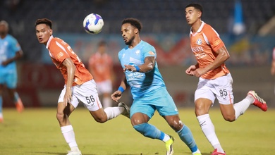 HLV Vũ Hồng Việt chê Xuân Son dứt điểm kém, khen phòng ngự tốt