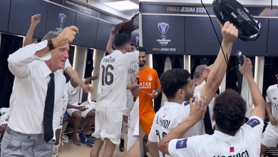 Đội bóng của Mancini ăn mừng hụt chức vô địch và vẫn phải chơi trận sống còn