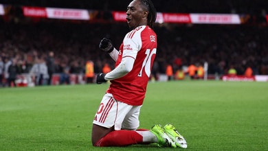 Arsenal nới rộng khoảng cách với Man City sau chiến thắng đầy căng thẳng