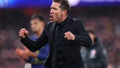 Diego Simeone xô đẩy giám đốc thể thao của Arsenal trong cuộc tranh cãi gay gắt