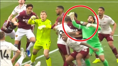 Tranh cãi VAR ở trận Arsenal thắng West Ham khi trọng tài xem lại tình huống 17 lần