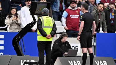 Toàn bộ cuộc hội thoại VAR trận West Ham vs Arsenal gây tranh cãi được công bố