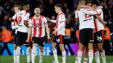 Southampton có nguy cơ bị loại khỏi vòng play-off hoặc bị trừ điểm nếu bị phát hiện do thám Middlesbrough