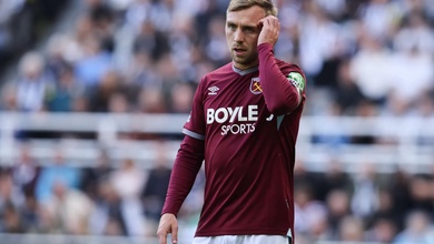 West Ham đặt một chân xuống hạng sau thất bại ở vòng áp chót