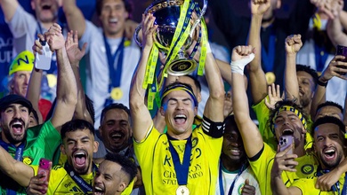 Vô địch sau 1828 ngày: Ronaldo ăn mừng đặc biệt cùng Georgina Rodriguez