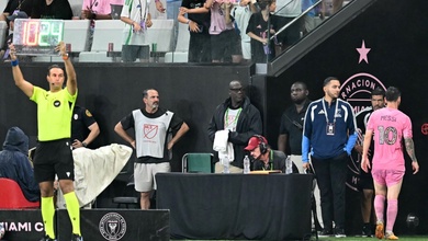 Messi phải rời sân trong trận đấu của Inter Miami là vì chấn thương gì?