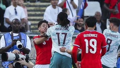 Leao bị đuổi khỏi sân làm lu mờ chiến thắng của Bồ Đào Nha trước World Cup