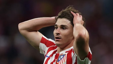 Atletico chế giễu Real Madrid vì tham vọng chiêu mộ Julian Alvarez
