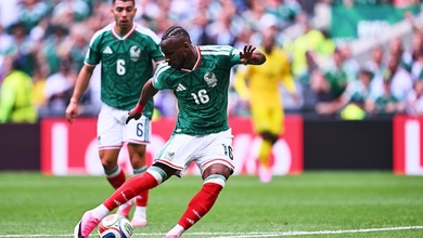 Đáp trả mọi hoài nghi, Quinones ghi dấu ấn trong chiến thắng mở màn của Mexico