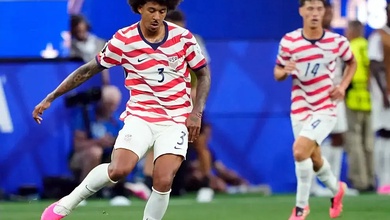 Trung vệ tuyển Mỹ lập kỷ lục chuyền bóng chưa từng thấy ở World Cup