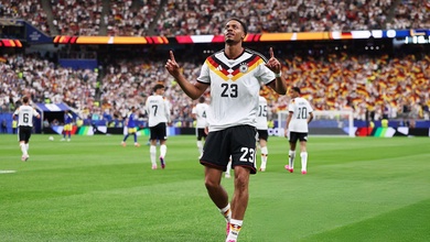 Nmecha gia nhập danh sách ghi bàn cùng các danh thủ Seeler, Podolski, Matthaus của Đức
