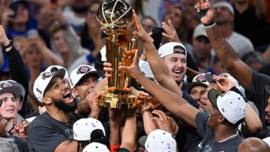 Ngược dòng kinh điển hạ Spurs, New York Knicks giải cơn khát vô địch NBA sau 53 năm chờ đợi