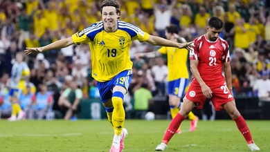 Vào sân 18 giây, tiền vệ Thụy Điển ghi bàn nhanh thứ 2 lịch sử World Cup