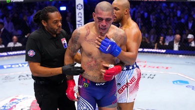 Alex Pereira tuyên bố bám trụ hạng nặng sau thất bại tại UFC Nhà Trắng