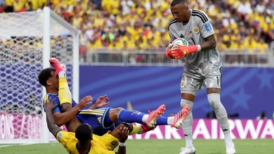 Thủ môn Eloy Room hóa người hùng, Curaçao giành điểm lịch sử tại World Cup