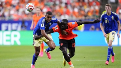 Brian Brobbey được ví như "tiền đạo khỏe nhất World Cup" sau khi lập cú đúp trước Thụy Điển