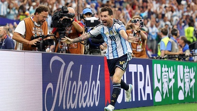Messi phá kỷ lục World Cup nhưng bàn thắng lịch sử gây tranh cãi lớn