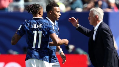 Pháp đại thắng 3-0, HLV Deschamps vẫn chưa hài lòng dù chạm cột mốc lịch sử tại World Cup