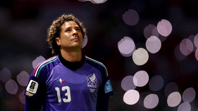 Thủ môn Ochoa và nụ hôn từ biệt sân Azteca: Cái kết của "mối tình World Cup"