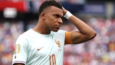 Mbappe đóng vai "vua kiến tạo" nhưng bỏ lỡ cơ hội bắt kịp Messi