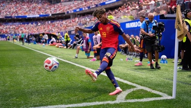 Lamine Yamal: "Đối đầu Ronaldo ư? Tôi không quan tâm đối thủ là ai"
