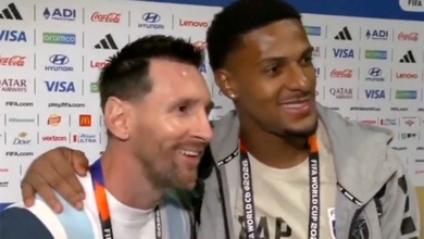 Mệt mỏi sau chiến thắng nhọc nhằn, Messi vẫn thân thiện đáp ứng "nguyện vọng" của đối thủ