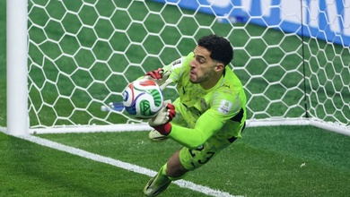 Thành tích cản phá phạt đền cực đỉnh của Shobeir sau khi khuất phục Messi