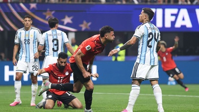 VIDEO: Yasser Ibrahim đánh đầu hiểm hóc, mở tỷ số cho Ai Cập trước Argentina