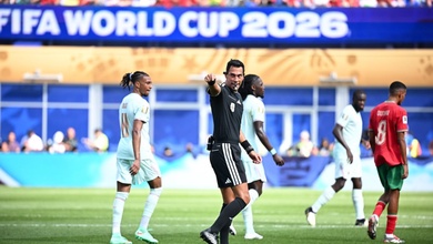 Gây tranh cãi với Mbappe, trọng tài Argentina vẫn được báo Pháp khen ngợi