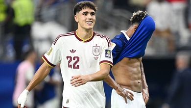Ứng viên "Cầu thủ trẻ xuất sắc nhất World Cup 2026" Pau Cubarsi làm "tắt điện" hàng công nguyên tử của Pháp