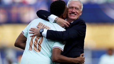 Mbappe tri ân HLV Deschamps trong ngày chia tay đội tuyển Pháp
