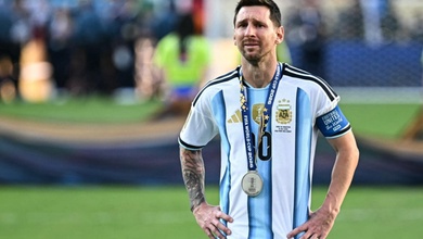 Những giọt nước mắt xúc động của Messi trước người hâm mộ Argentina