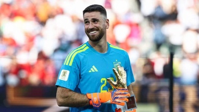 Khi "đôi găng vàng" Unai Simon dùng... chân giúp Tây Ban Nha tiến đến chức vô địch World Cup
