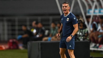 HLV John Herdman tri ân Chủ tịch LĐBĐ Indonesia sau đại thắng Campuchia