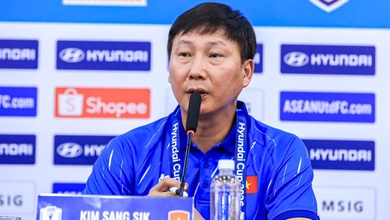 HLV Kim Sang Sik nói thẳng lý do thay Đình Bắc: "Chưa làm tốt nhiệm vụ"