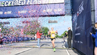 Cô gái mang bầu 23 tuần vượt hơn 8000 VĐV để vô địch giải chạy bán marathon